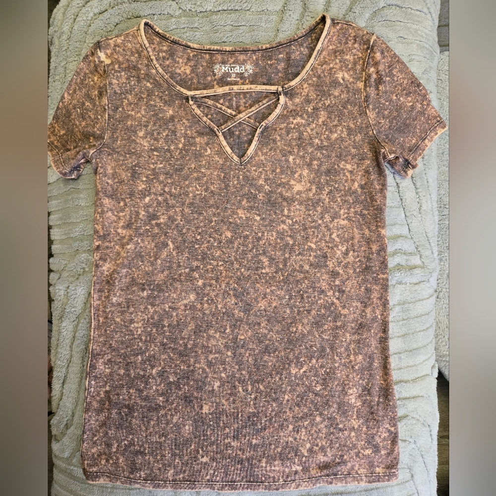 Mudd Women's Tan Short Sleeve Tee with Cleavage Cutout Size XS